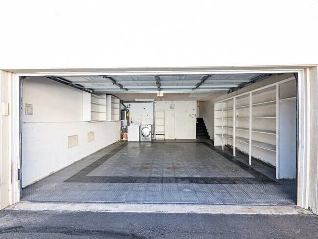 Building Photo - 4058 Mahaila Ave