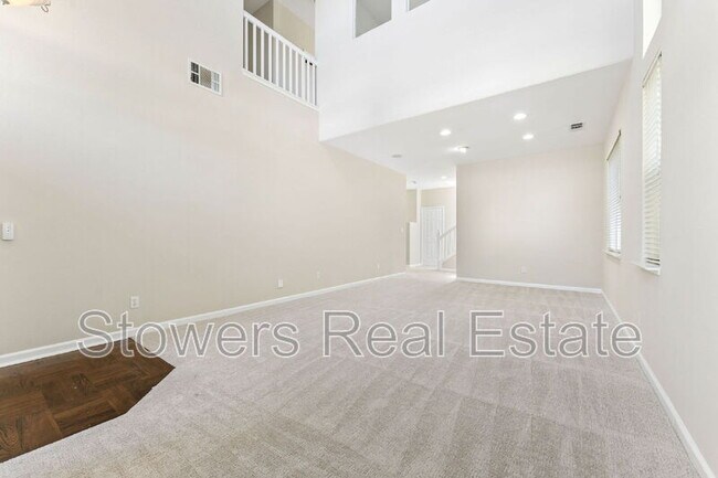 Foto del edificio - 137 Woodcrest Dr