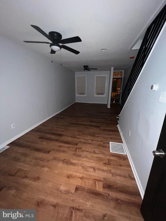 Primary Photo - 2021 Sigel St