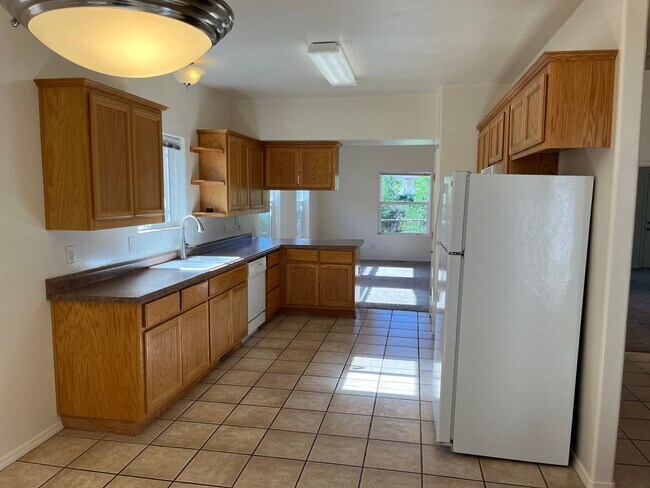 Building Photo - Two Story, 3 Bedroom Home