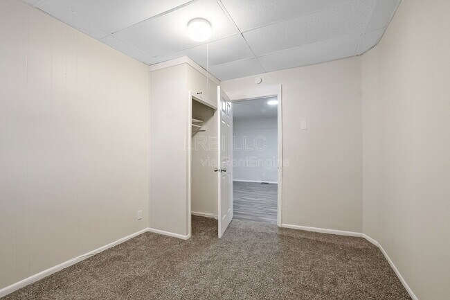 Foto del edificio - 2104 W Burnett Ave