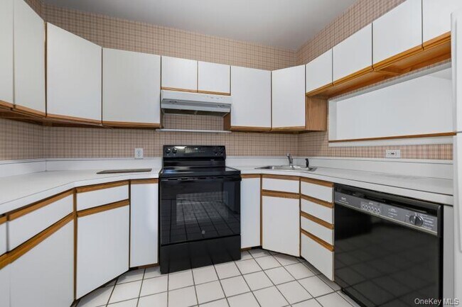 Building Photo - 100 Daly Blvd