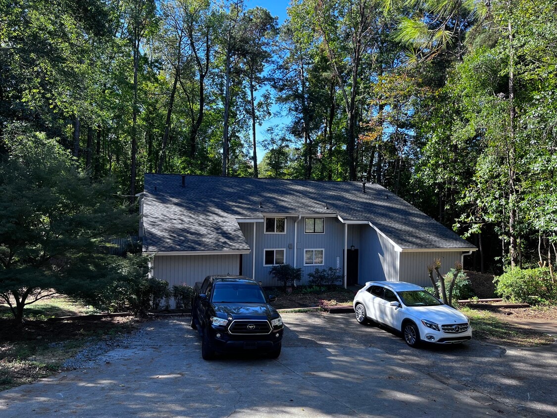 Private upgraded duplex - 2288 Paces Ferry Rd SE (Smyrna, GA)