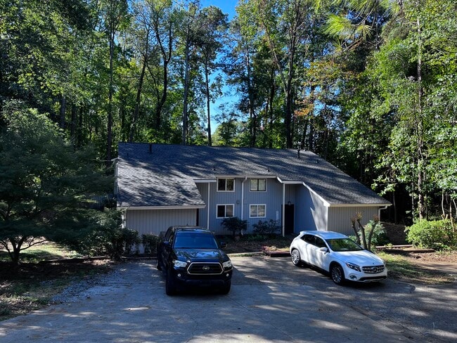 Private upgraded duplex - 2288 Paces Ferry Rd SE Townhome