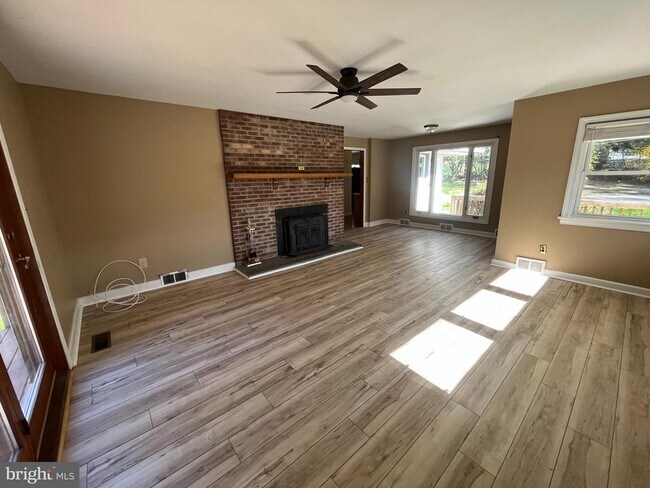 Building Photo - 1407 Spackmans Ln