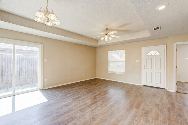 Foto del edificio - 3/2/2 plus a large basement on a Cul-de-Sac!