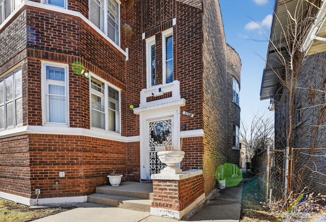 Building Photo - 8018 S Sangamon St