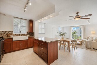 Building Photo - 1801 S Treasure Dr