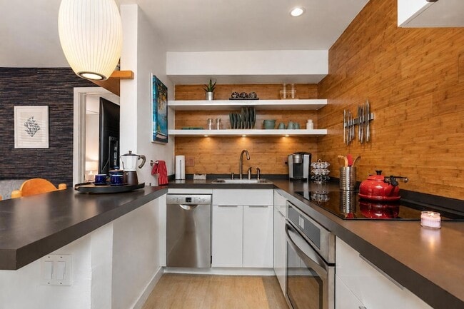 Photo - 615 NE 10th Avenue Unit 101B Apartment