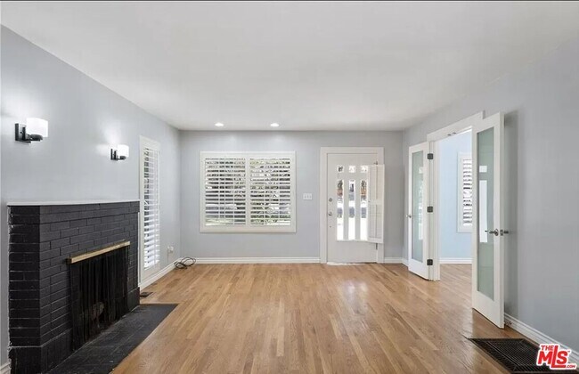 Building Photo - 3300 Montrose Ave