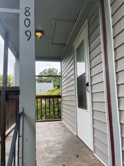 Building Photo - Duplex unit near Maryville College and Dow...