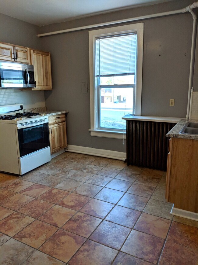 922 W 5th St Unit 922 Half, Winona, MN 55987 Apartments in Winona, MN