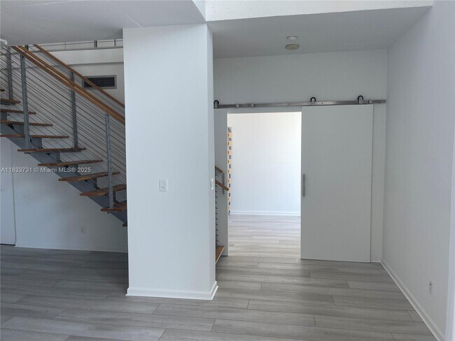 Foto del edificio - 690 SW 1st Ct
