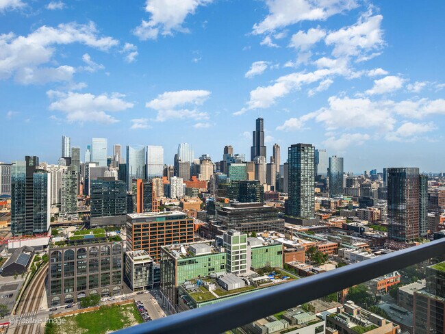 Foto del edificio - 1114 W Carroll Ave