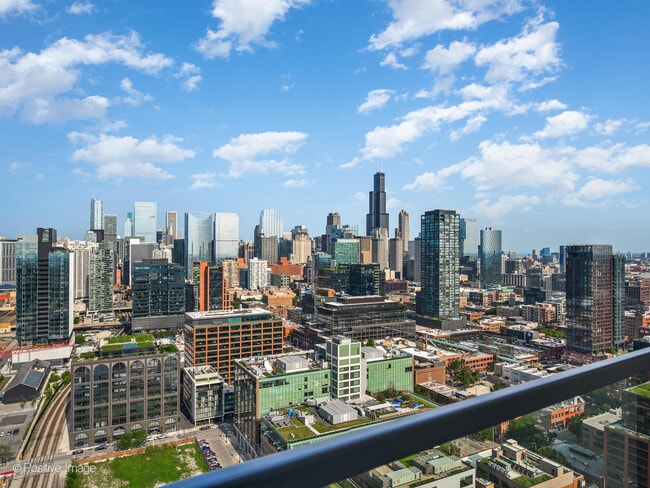 Building Photo - 1114 W Carroll Ave