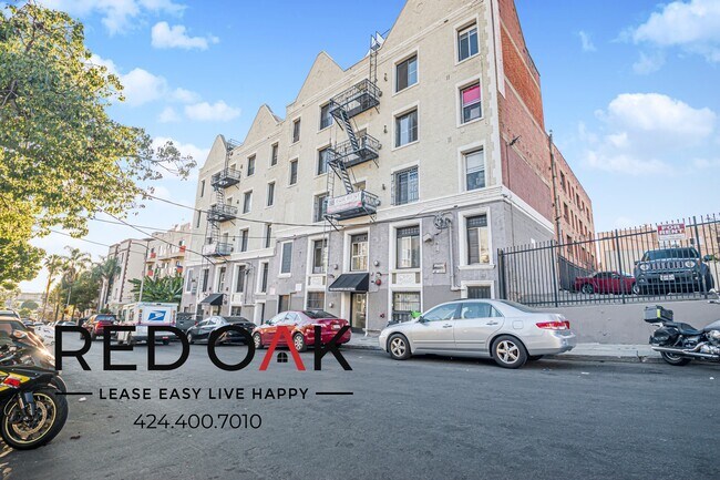 Foto del edificio - 425–427 S. Grand View St