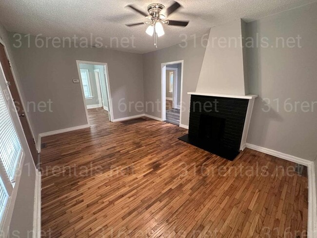 Building Photo - $875- 2 bed 1 bath - Beautiful single family home