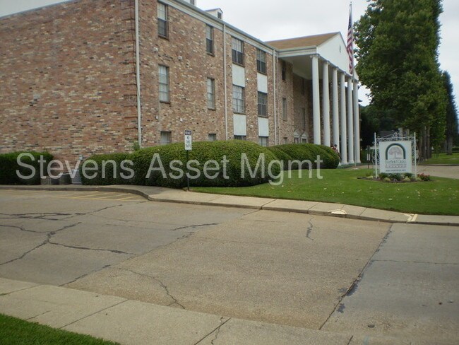 Building Photo - **ADORABLE 1/1 CONDO FAIRFIELD OAKS*