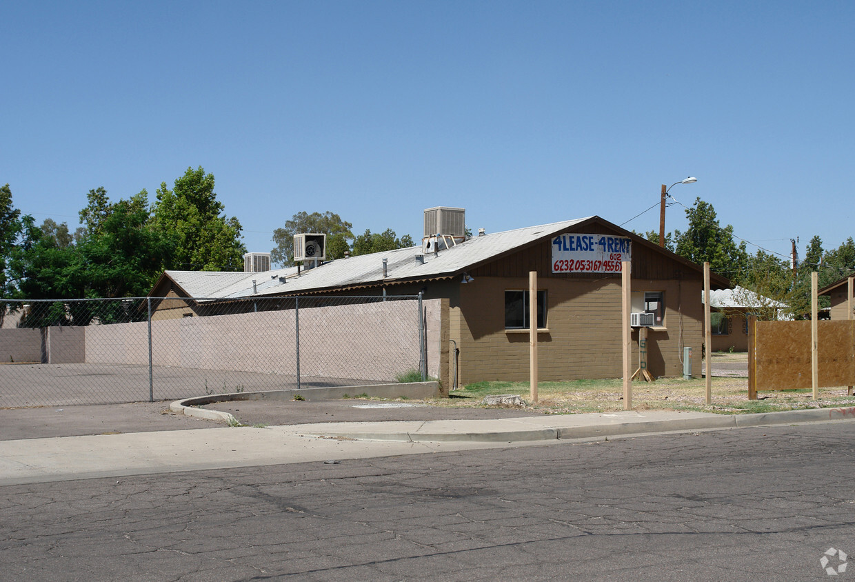 Building Photo - 5828 W Rose Ln