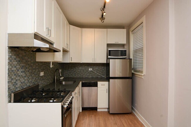 Foto del edificio - 511 W Belmont Ave