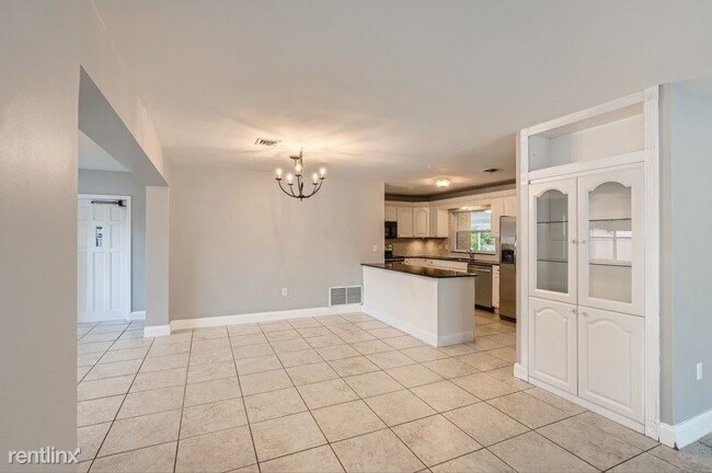 Building Photo - 3 br, 3 bath House - 1456 Lakeview Drive