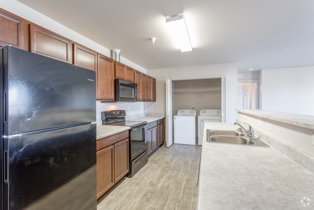 2HAB, 2BA - 1,430 ft² - Crown Pointe Apartments