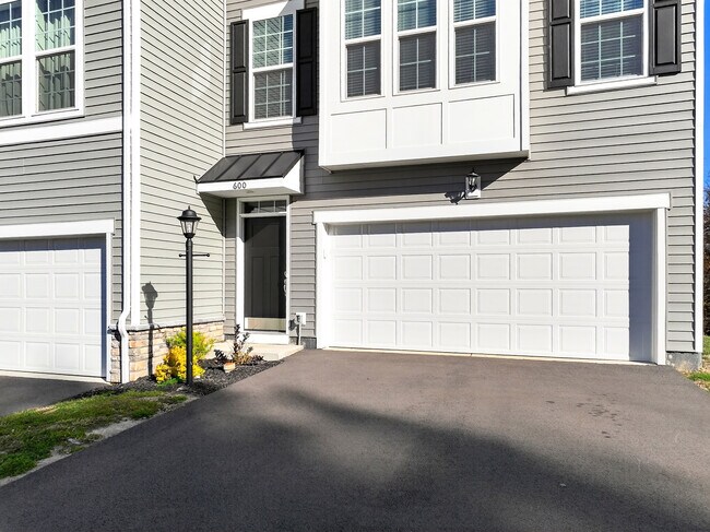 Foto del edificio - 600 Dana Dr