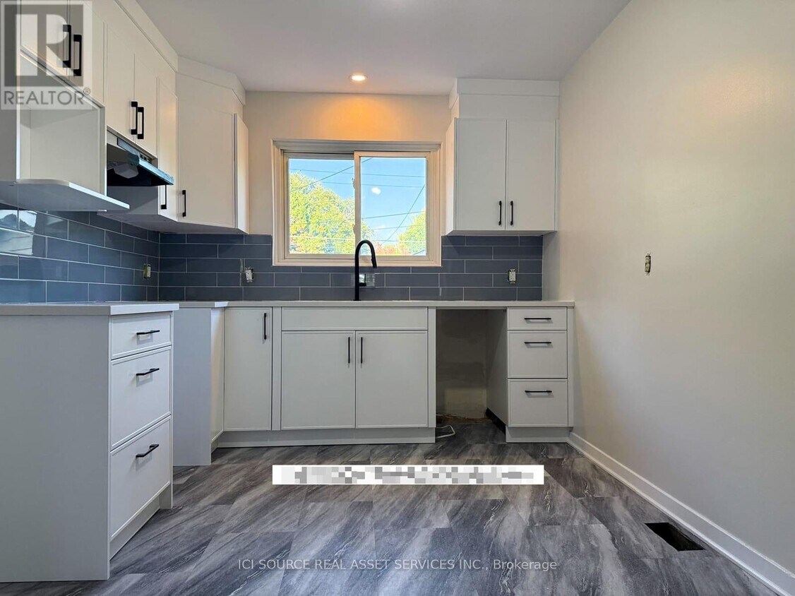 Primary Photo - 865 Woodroffe Ave