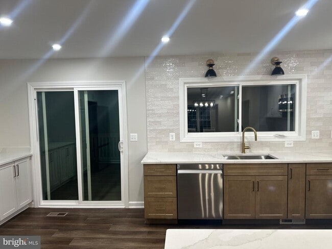 Foto del edificio - 5016 Lambsgate Ln