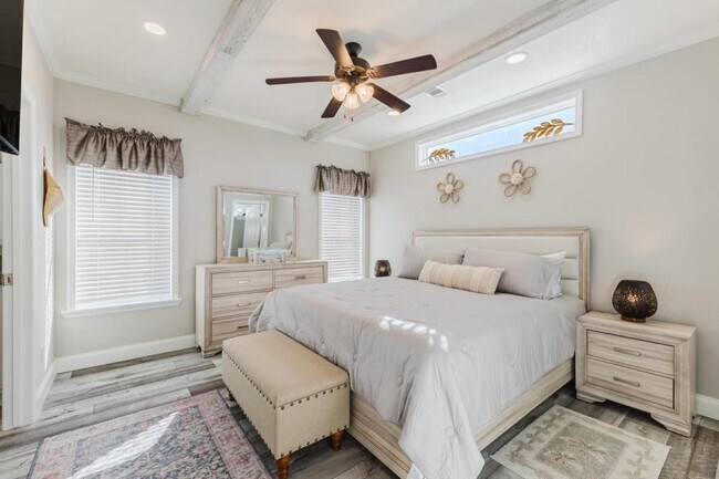 Building Photo - 12581 Coconut Dr