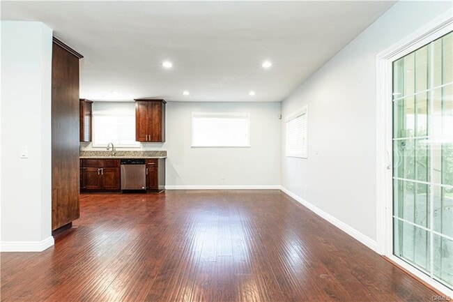 Building Photo - 12922 Strathern St