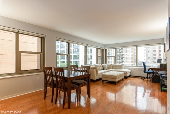 Foto del edificio - 247 E Chestnut St