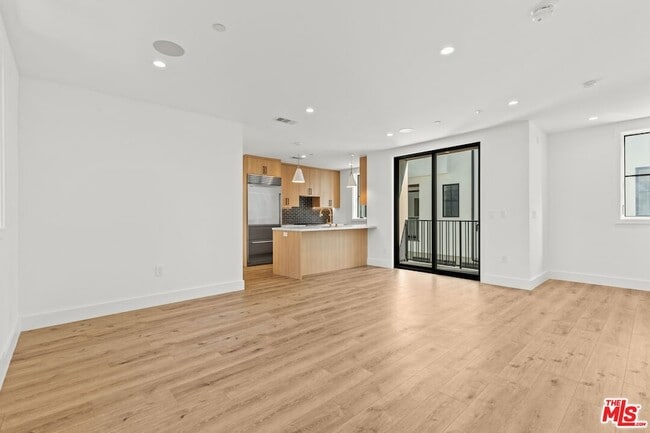 Building Photo - 5538 Tova Dr