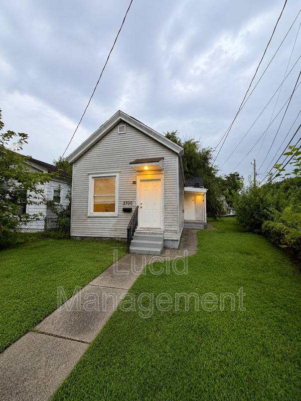 Building Photo - 2700 Montana Ave