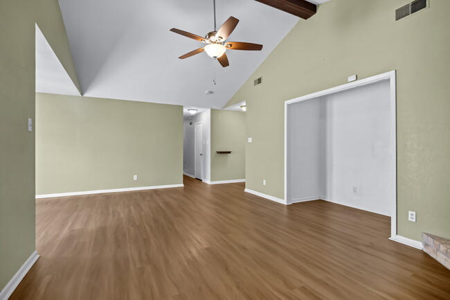 Building Photo - 806 Mariana Dr