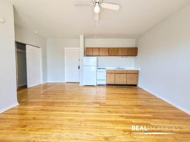 Photo - 1050 W George St Apartment