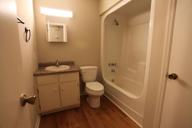 Foto del edificio - 2 bedroom 1 bath Available in Opelika