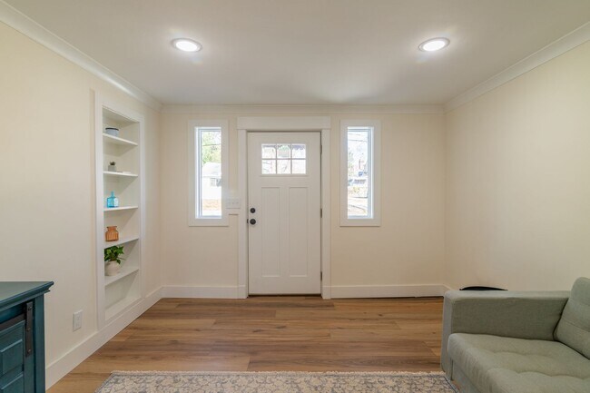 Building Photo - 1519 16th Ave