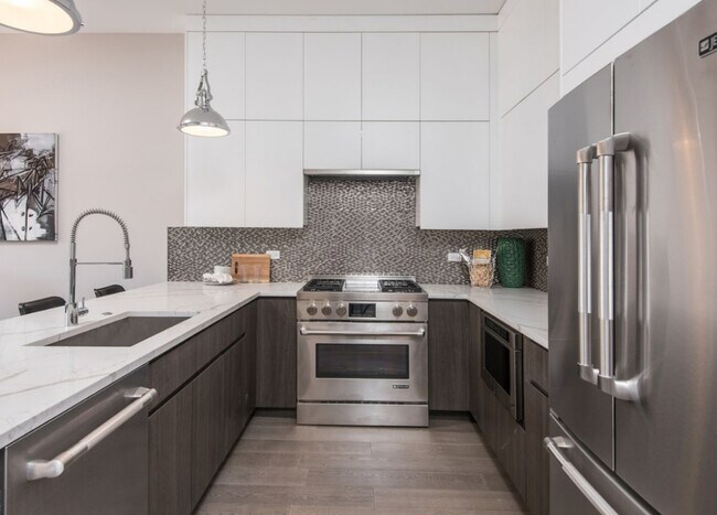 Foto del edificio - 2930 N Lincoln Ave