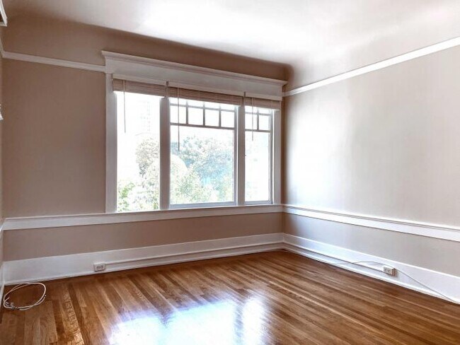 Building Photo - bedroom in San Francisco CA 94108