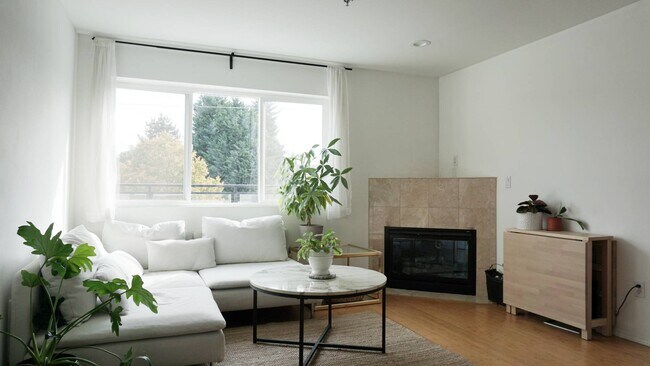 Building Photo - 3717 California Ave SW