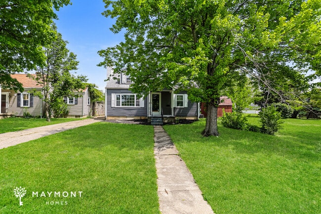 Building Photo - 11 Redbud Dr