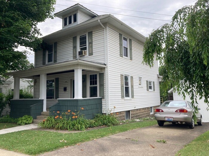 2 STORY 4 BEDROOM HOME WITH LARGE BACK YARD House Rental in Saint