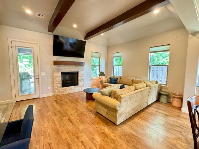 Foto del edificio - 1317 Chelham Ln