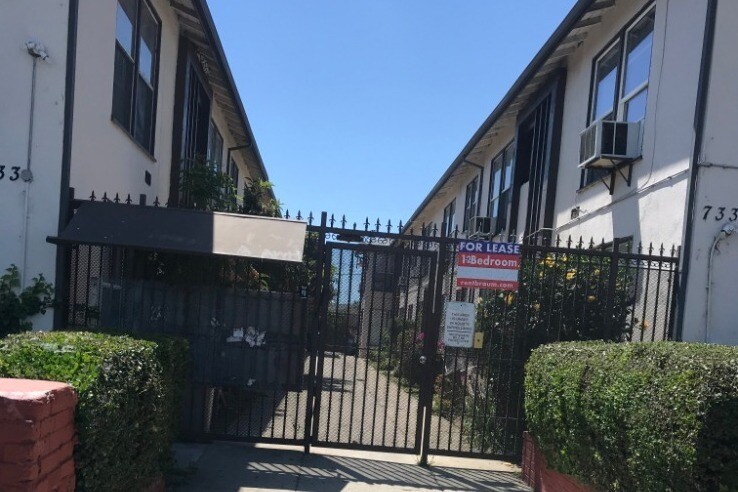 Foto principal - 7339 Woodman Ave