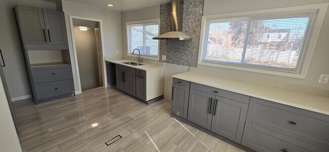 Foto del edificio - 15800 Whitcomb