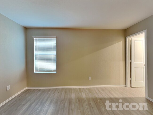 Foto del edificio - 9607 Littleton Grist