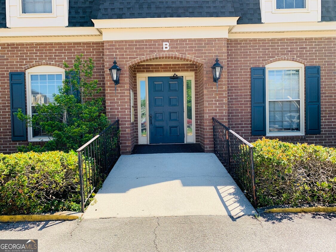 207 Harwell Ave Unit B3, LaGrange, GA 30240 Room for Rent in LaGrange, GA