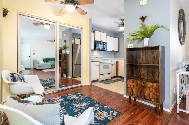 Building Photo - 3 bed- $3500 - Available now!! Furnished.