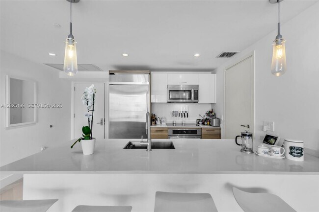 Foto del edificio - 1300 Brickell Bay Dr